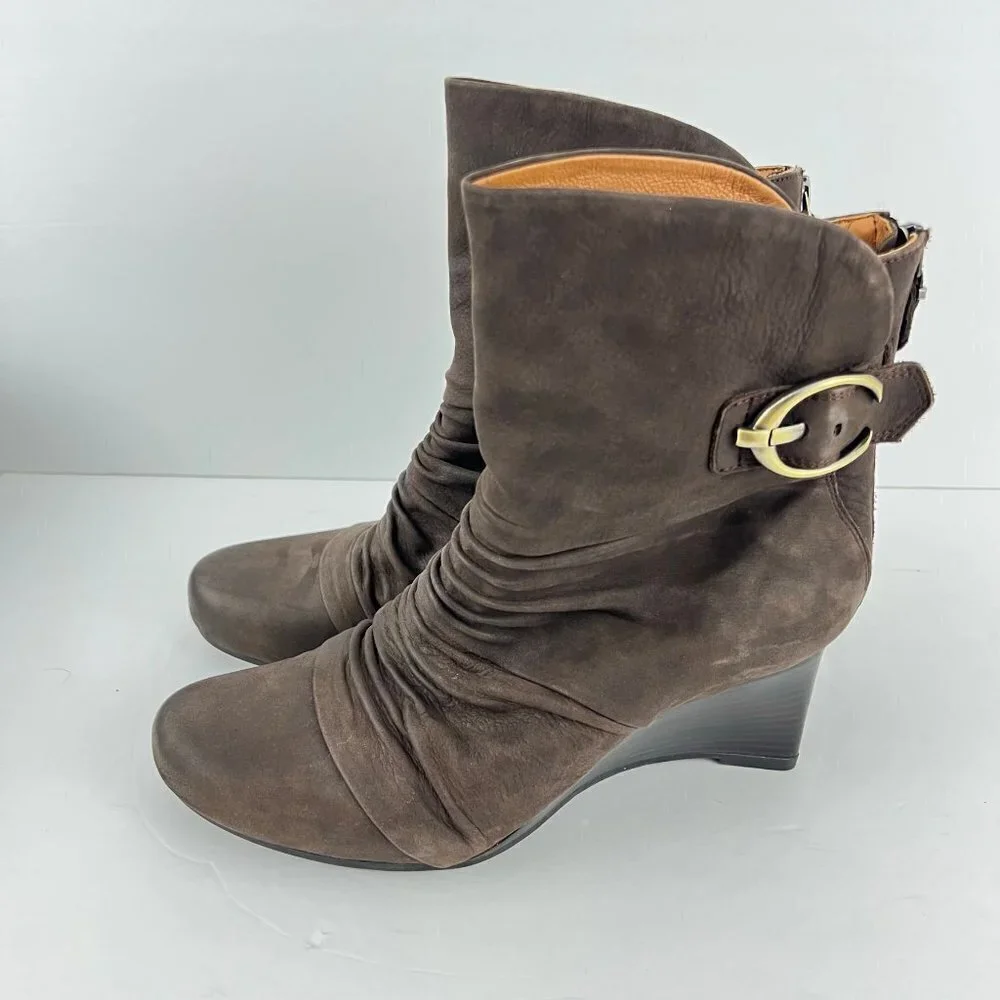 Earthies Chelsea Brown Suede Wedge Boots Size 10 M - Picture 13 of 16